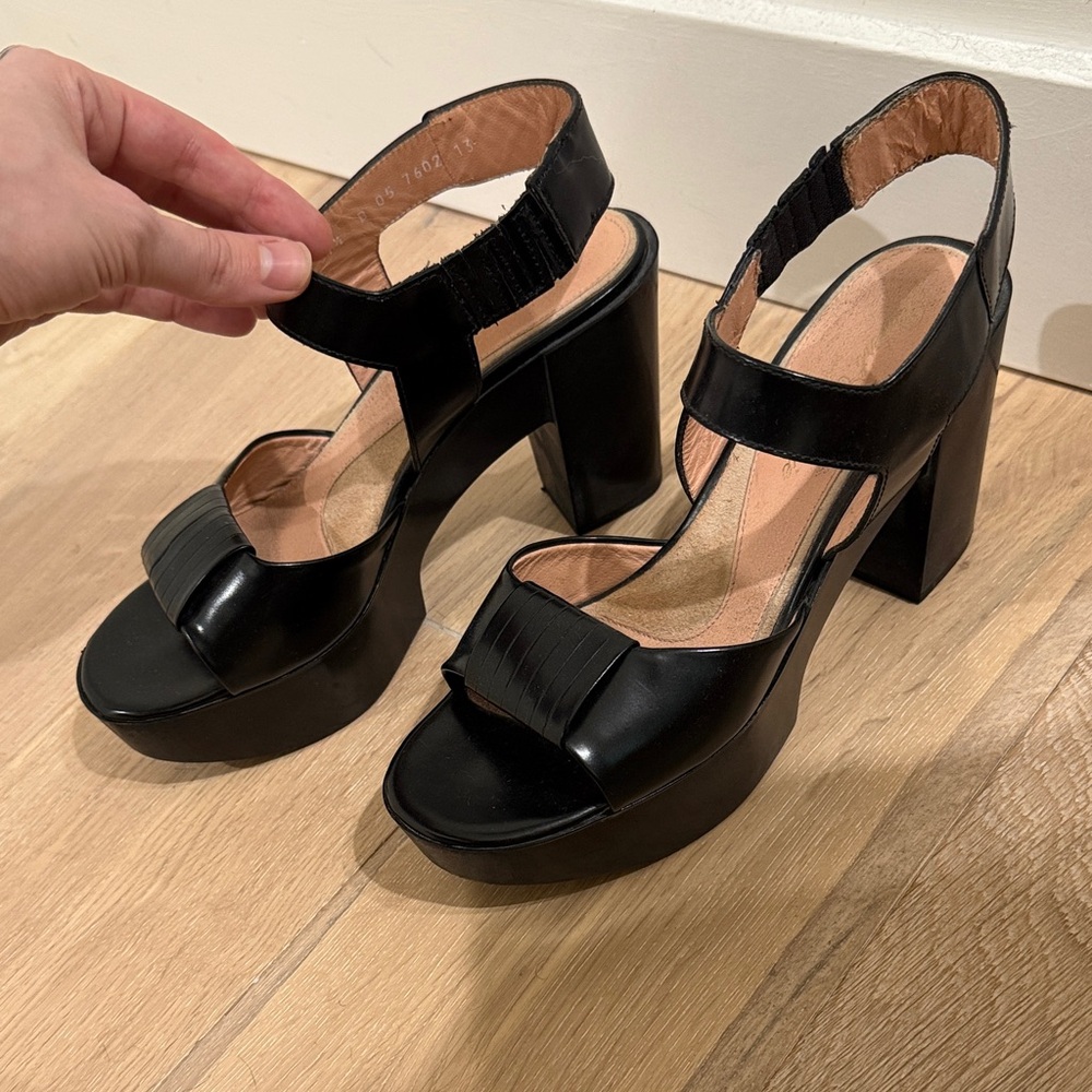 Robert Clergerie Chunky Black Heels